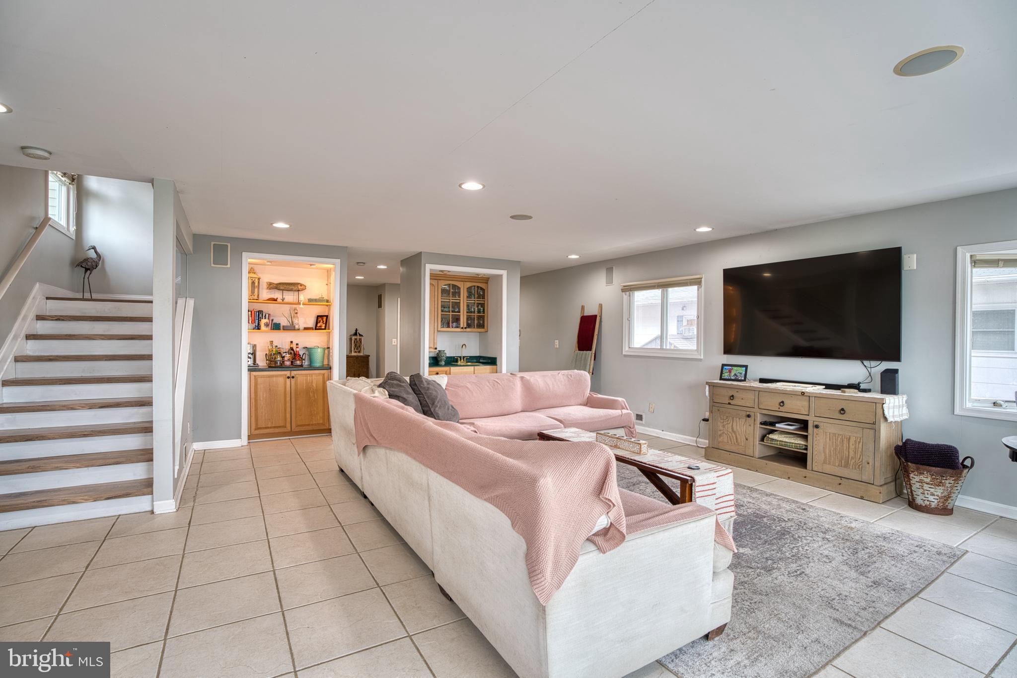 MIDDLE RIVER - Residential