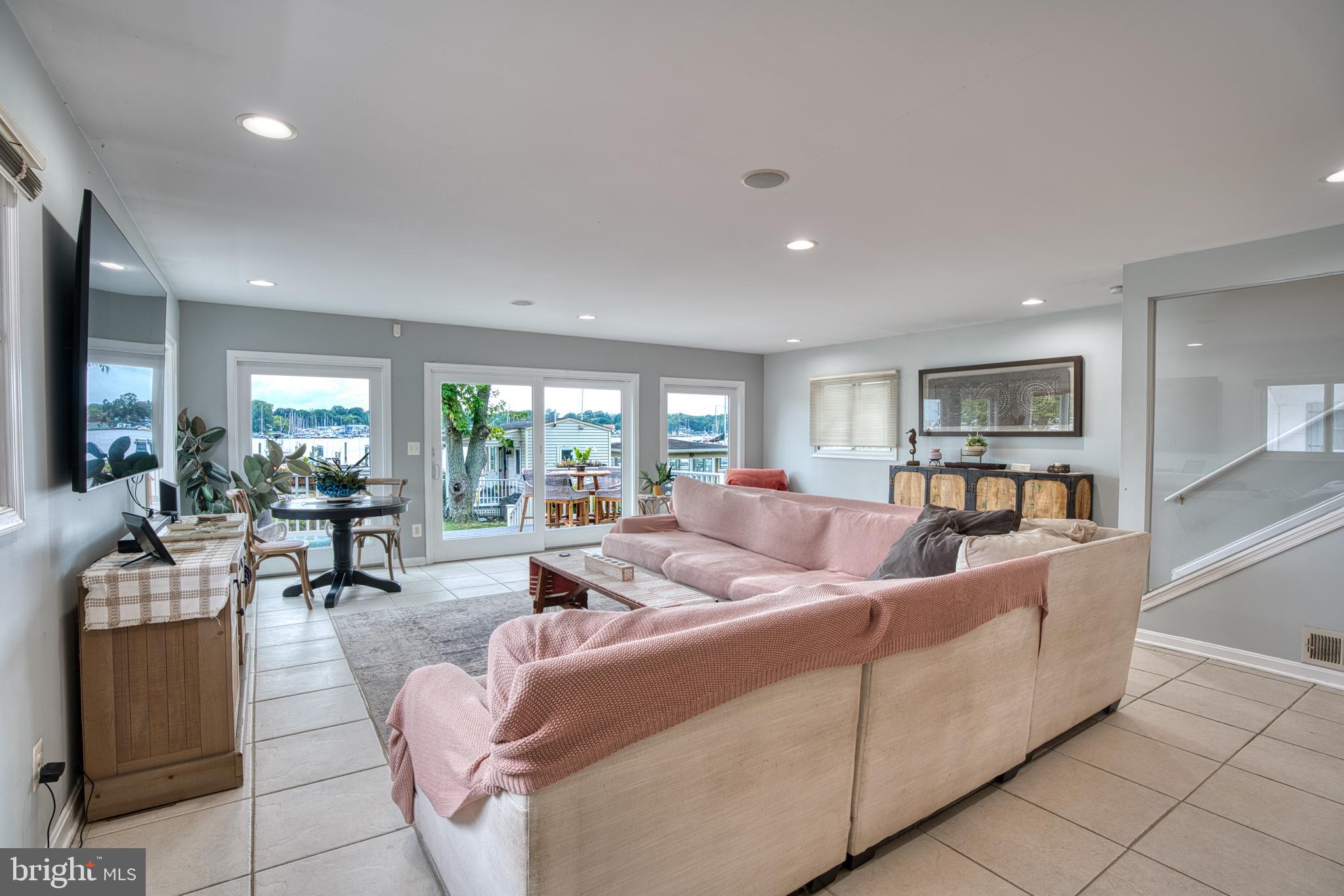 MIDDLE RIVER - Residential