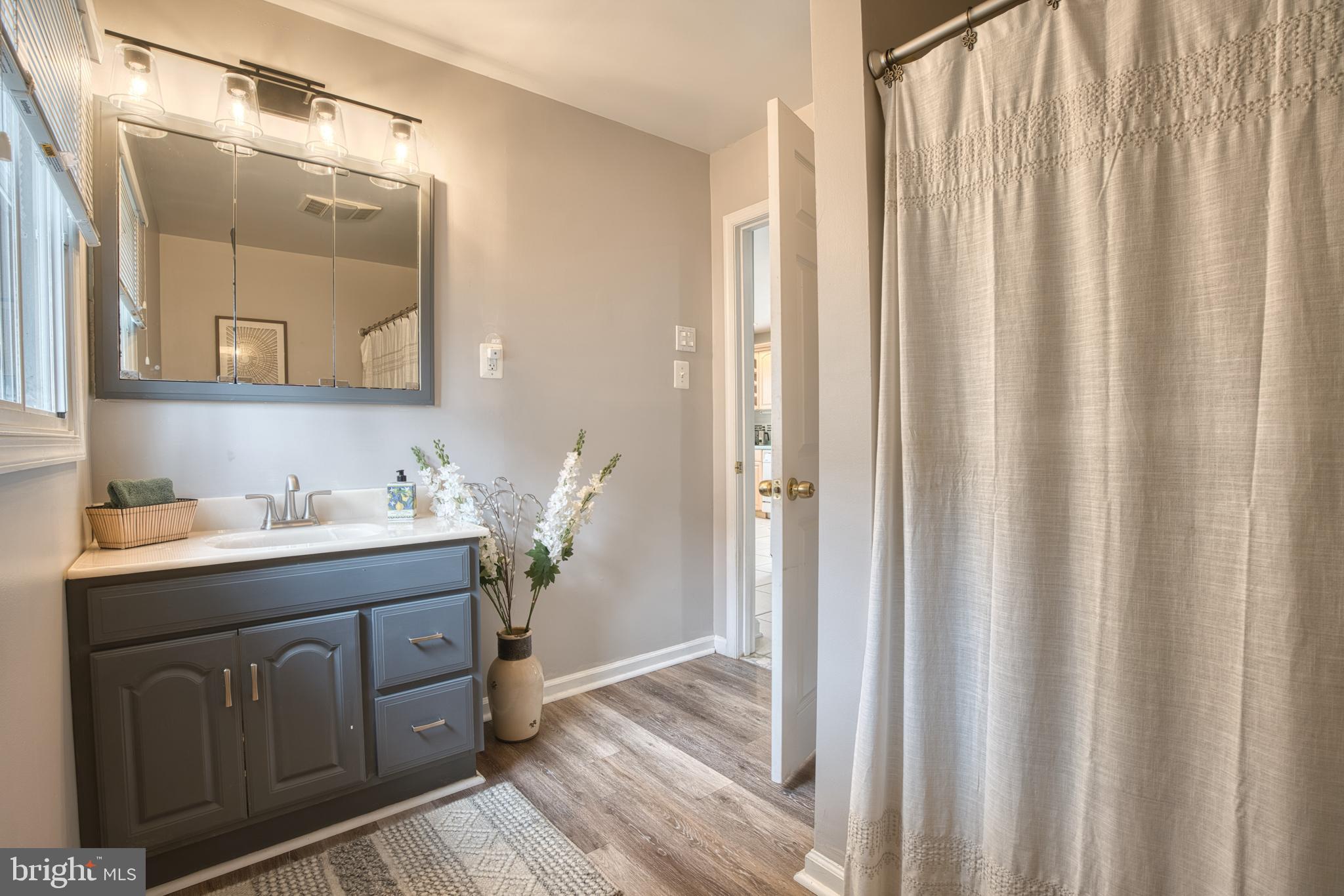 MIDDLE RIVER - Residential