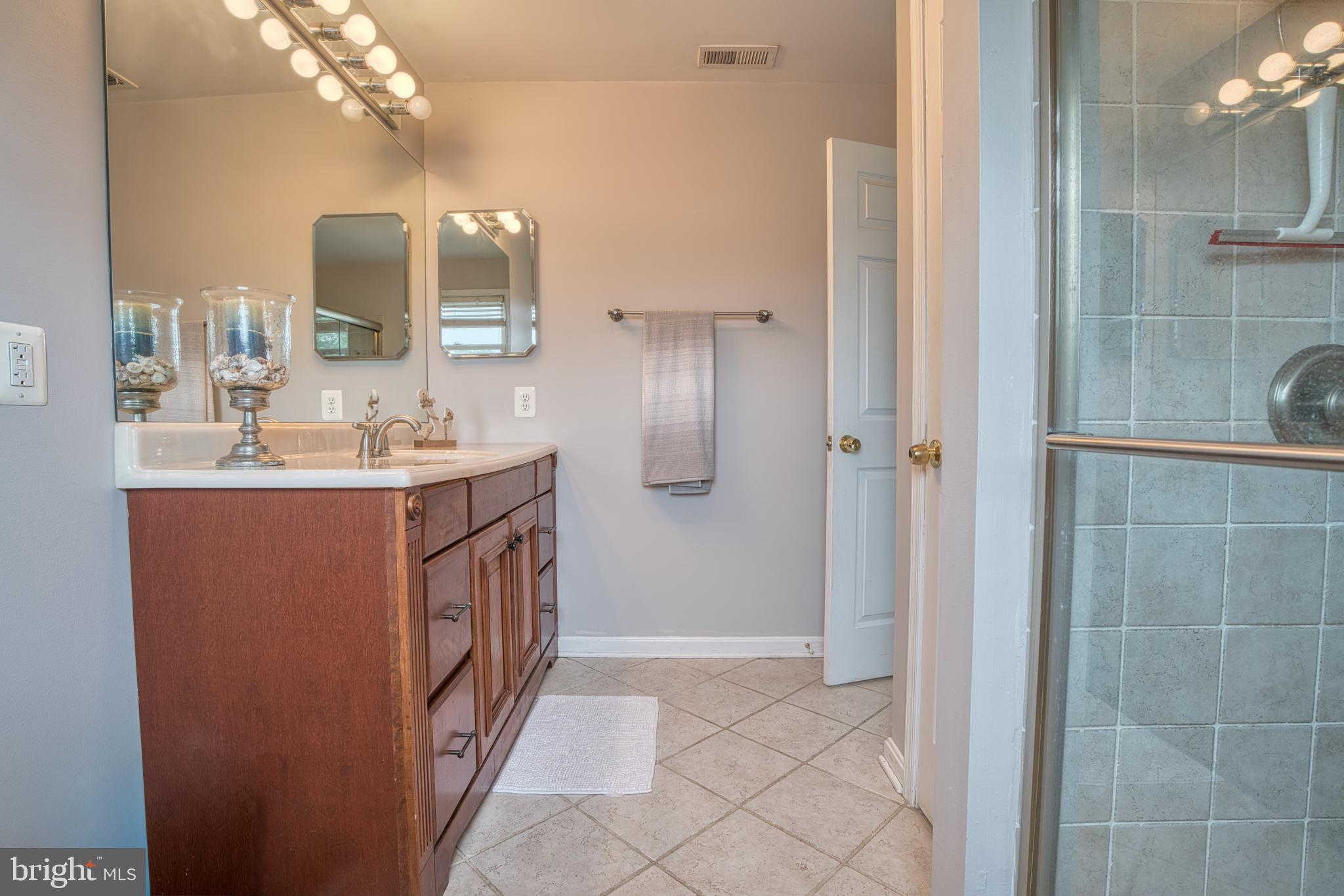 MIDDLE RIVER - Residential