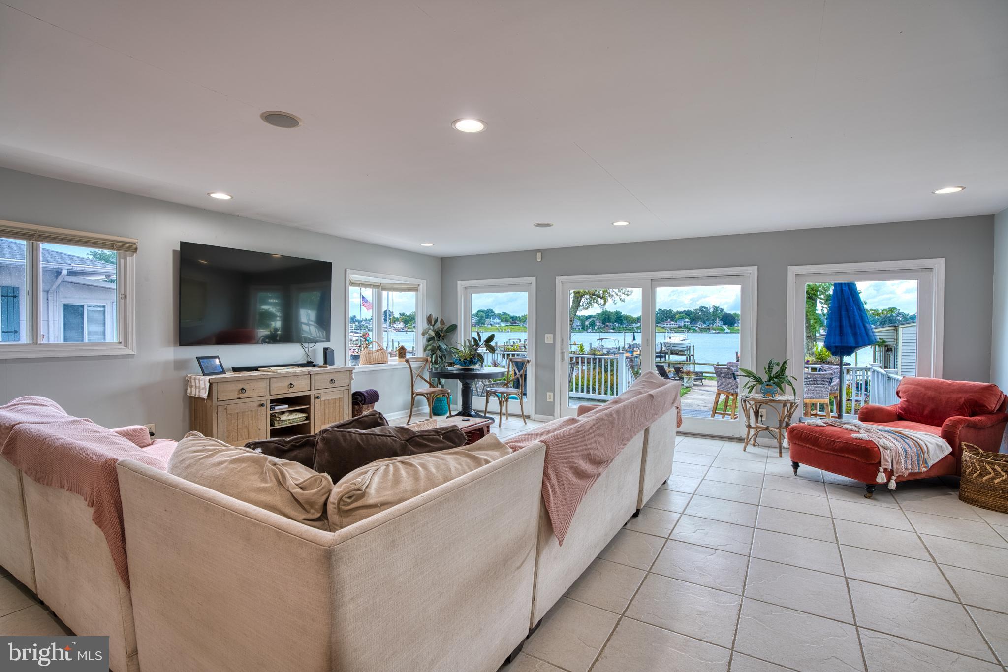 MIDDLE RIVER - Residential