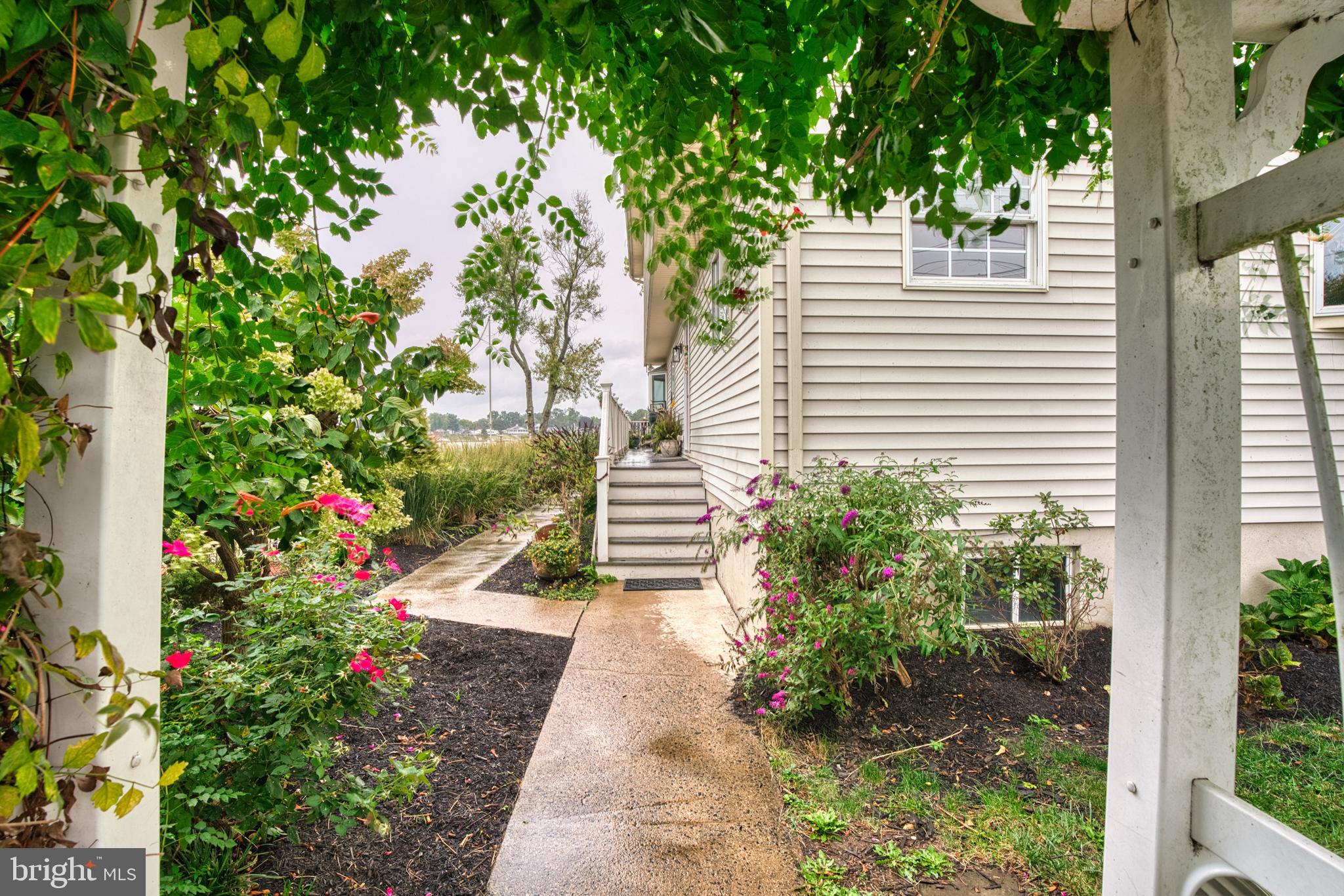 MIDDLE RIVER - Residential