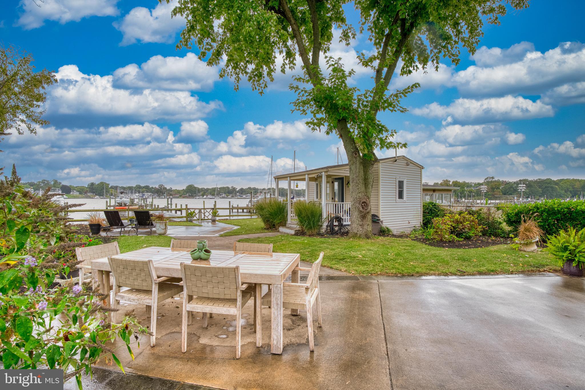 MIDDLE RIVER - Residential