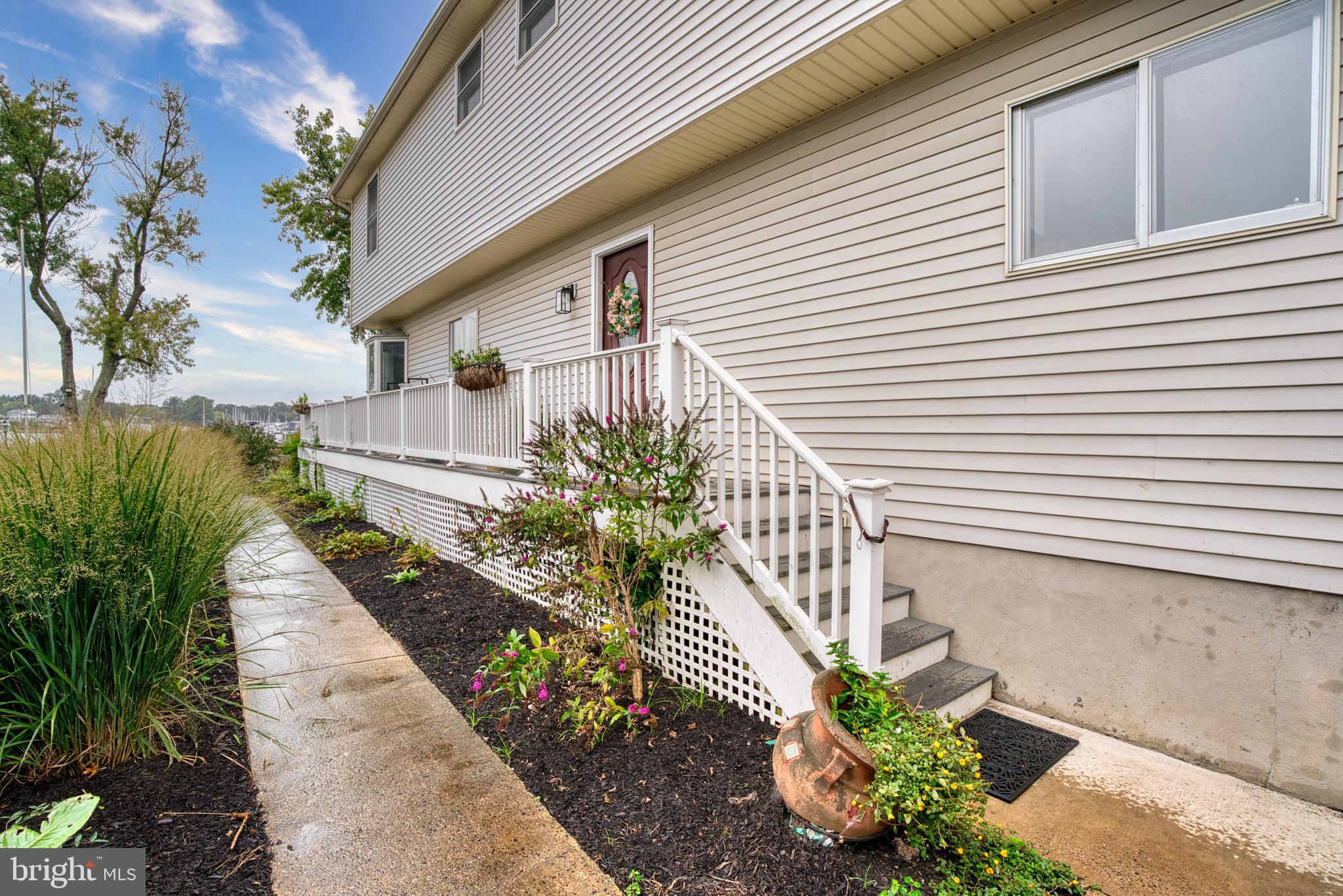 MIDDLE RIVER - Residential