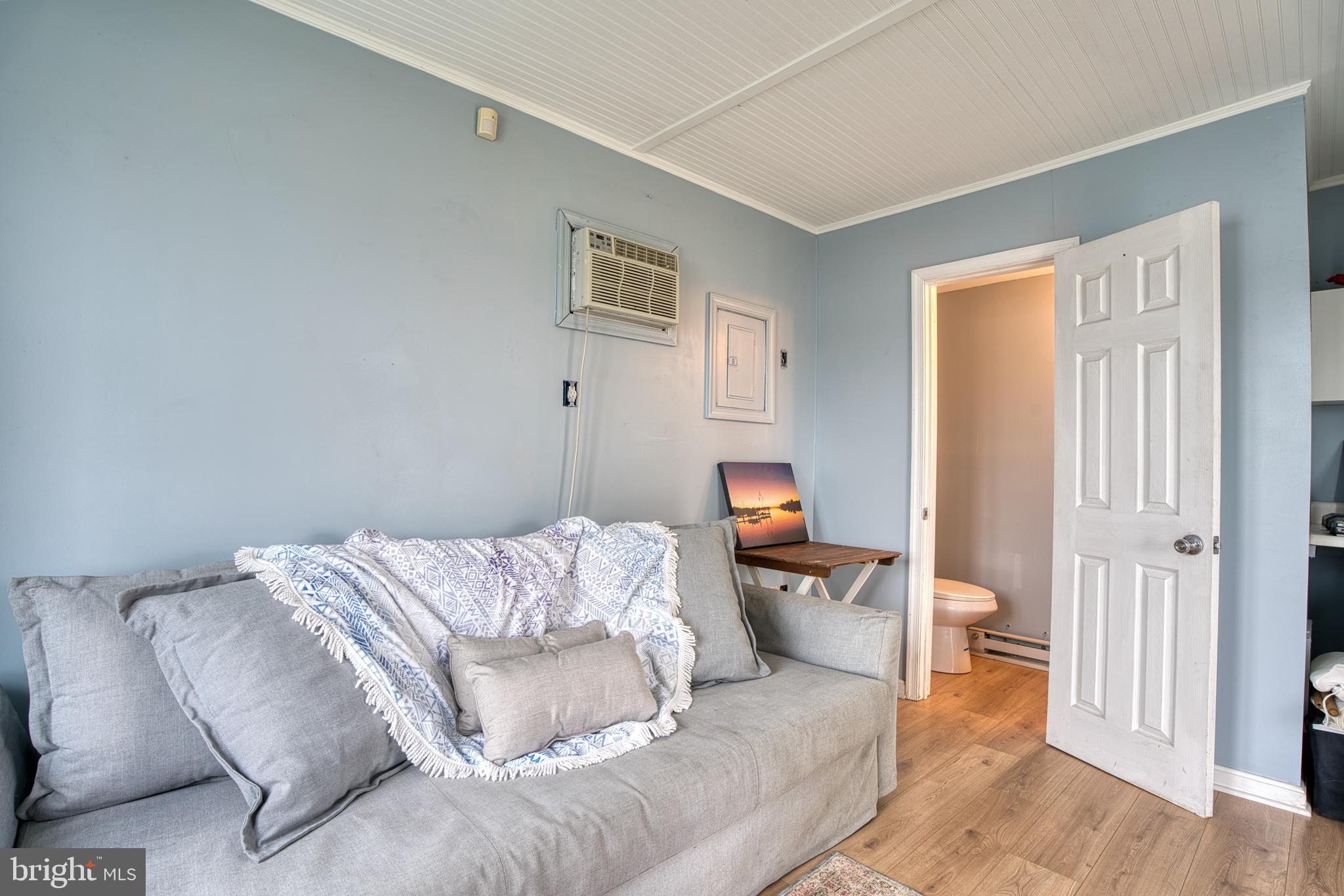 MIDDLE RIVER - Residential