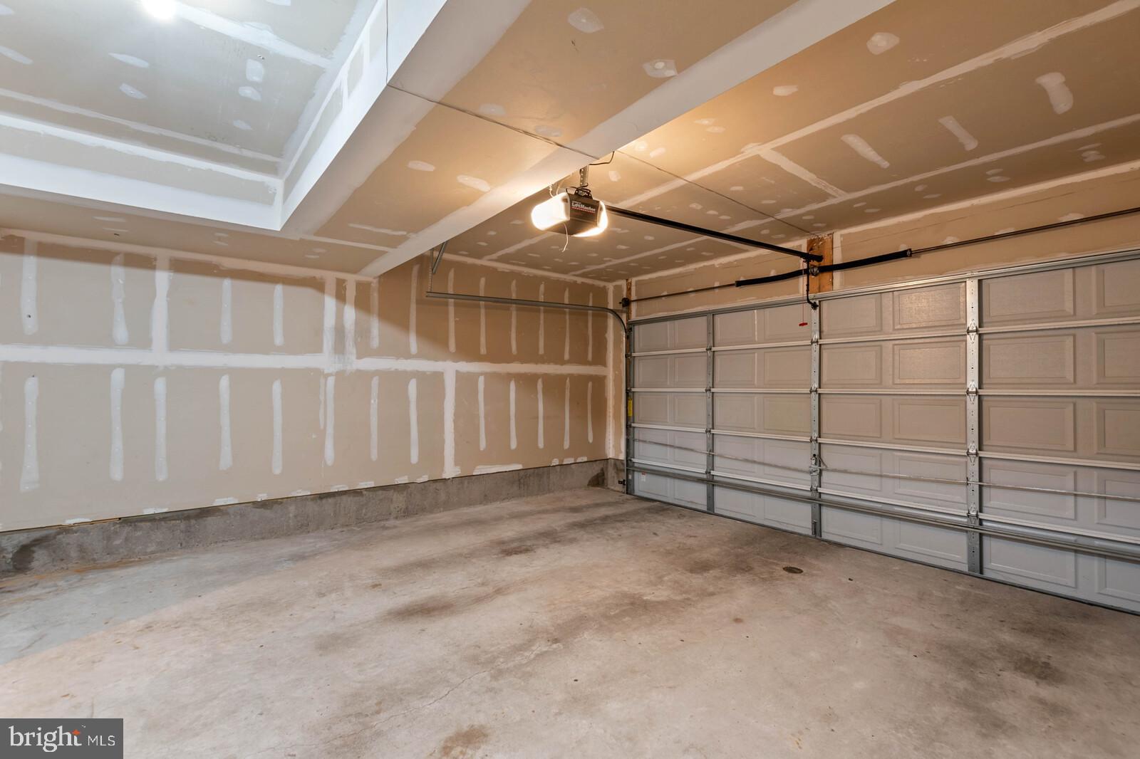 SHIRLINGTON CREST - Residential