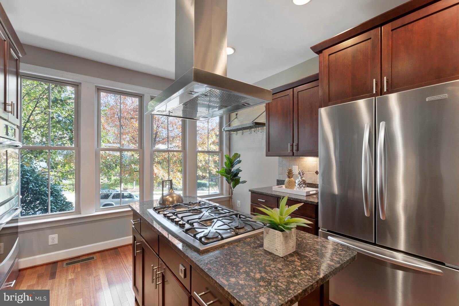 SHIRLINGTON CREST - Residential