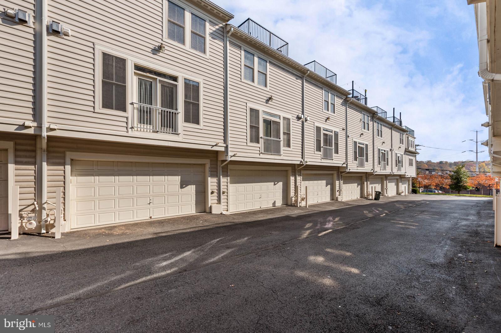 SHIRLINGTON CREST - Residential