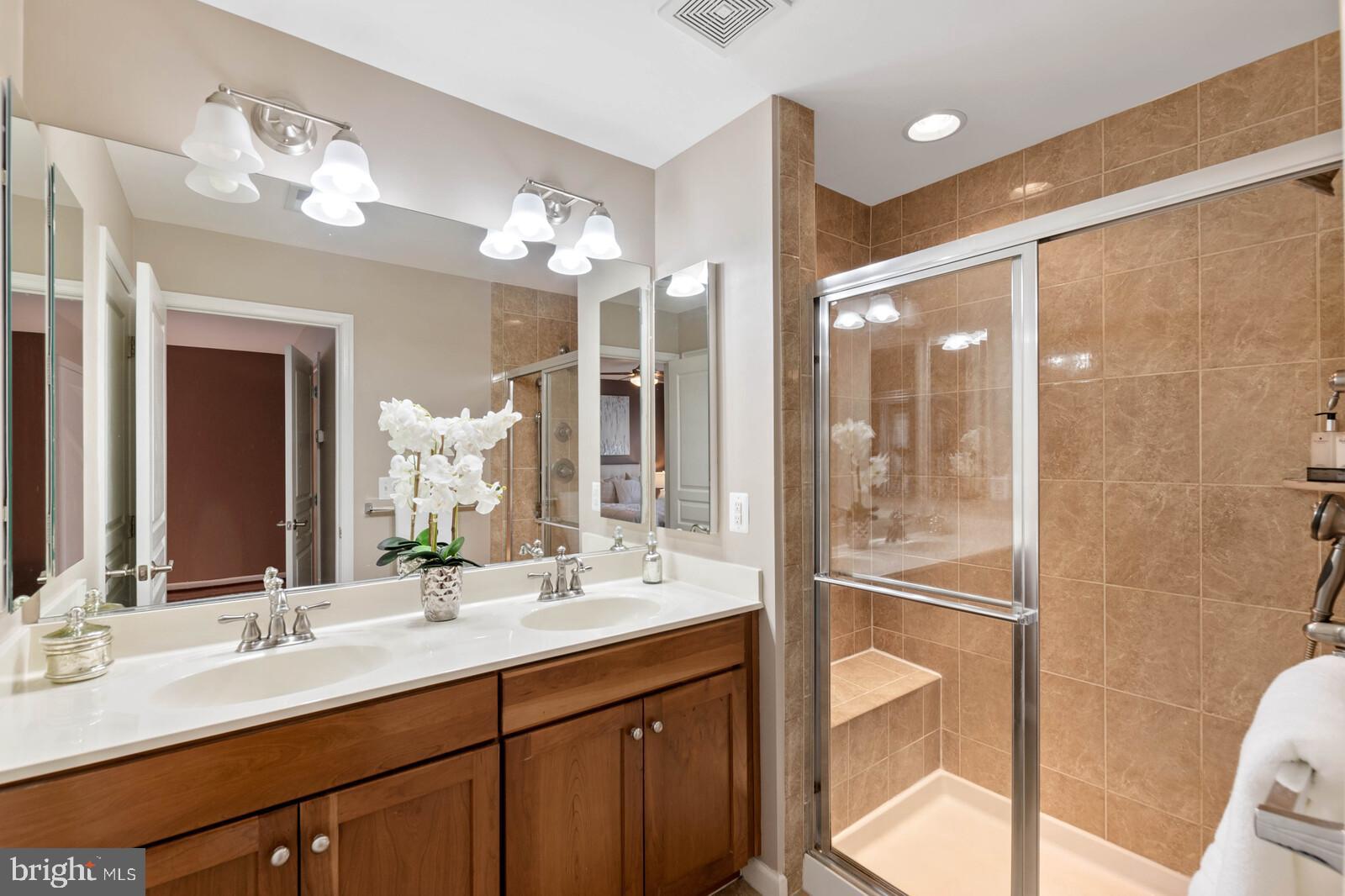 SHIRLINGTON CREST - Residential