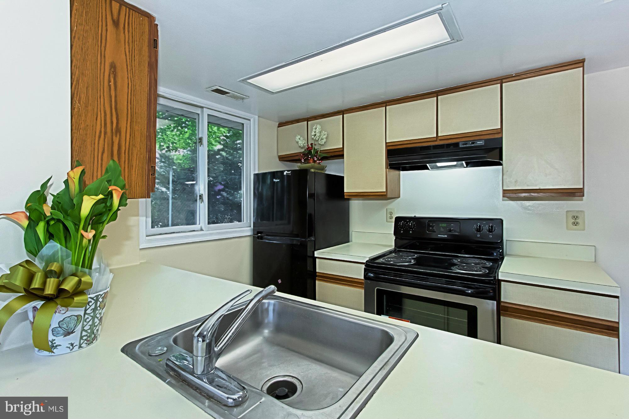 OLDE SALEM VILLAGE - Residential Lease