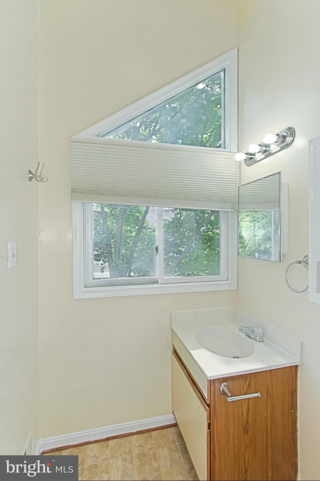 OLDE SALEM VILLAGE - Residential Lease