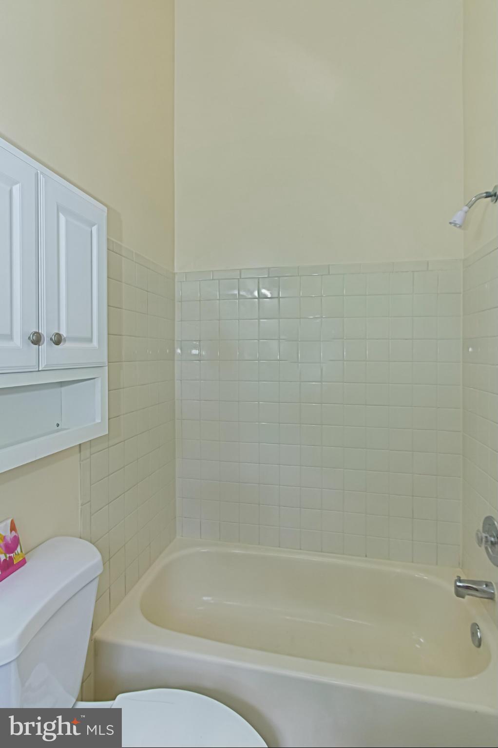 OLDE SALEM VILLAGE - Residential Lease