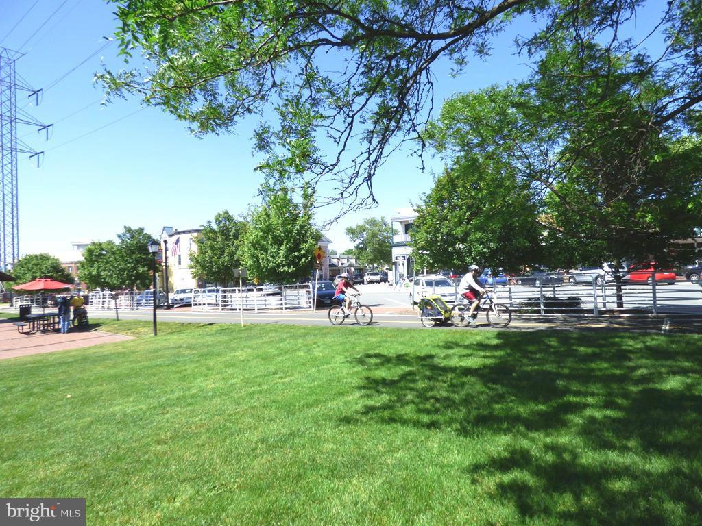 OLDE SALEM VILLAGE - Residential Lease