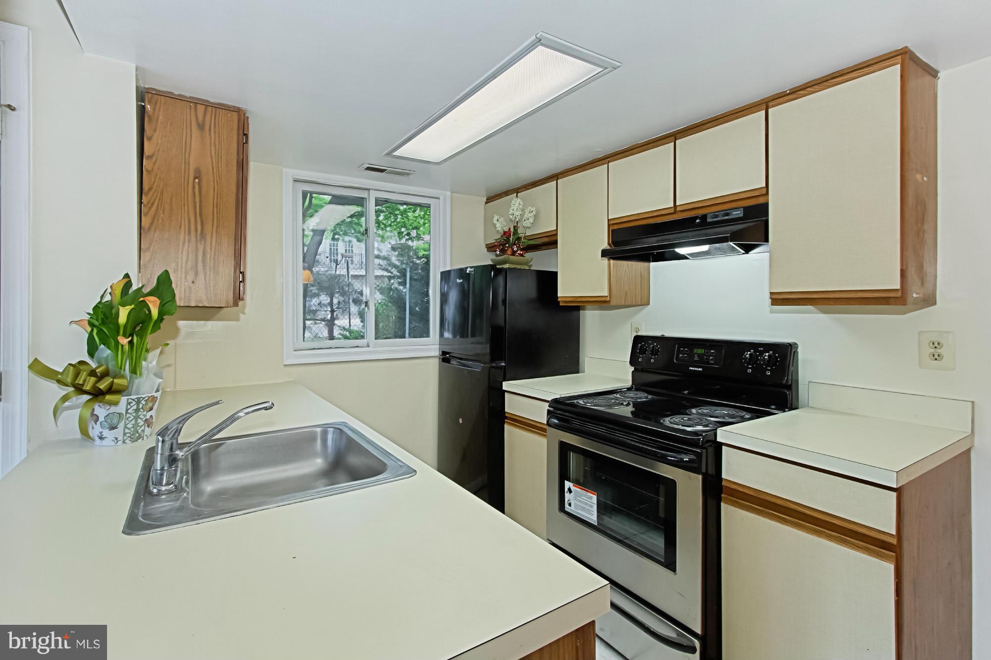 OLDE SALEM VILLAGE - Residential Lease