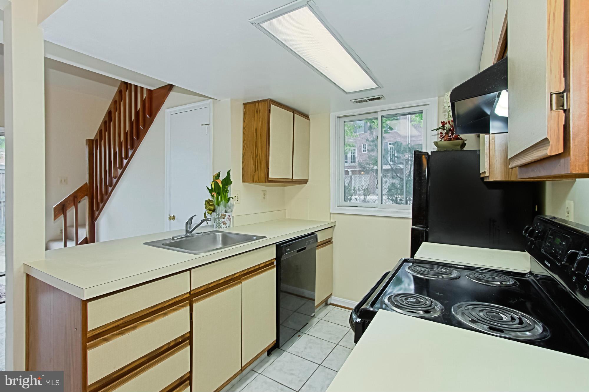 OLDE SALEM VILLAGE - Residential Lease