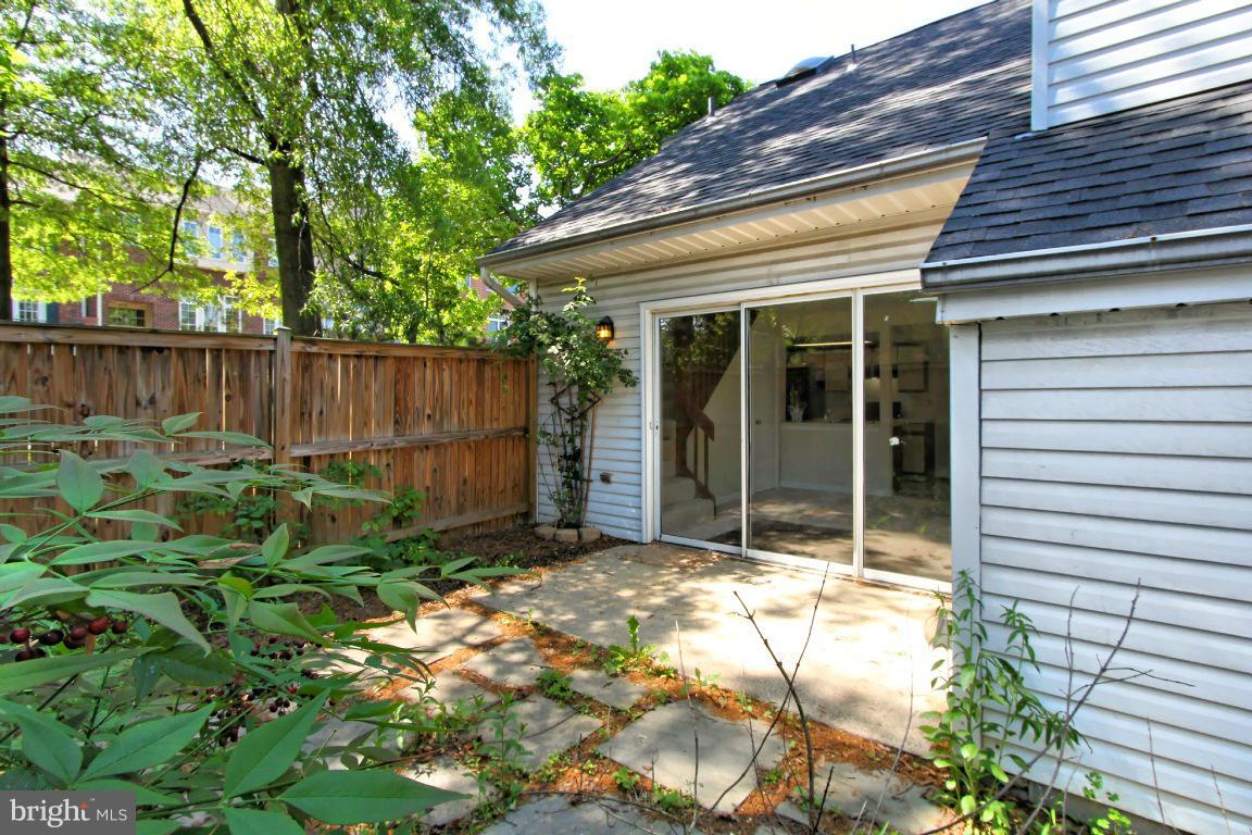 OLDE SALEM VILLAGE - Residential Lease