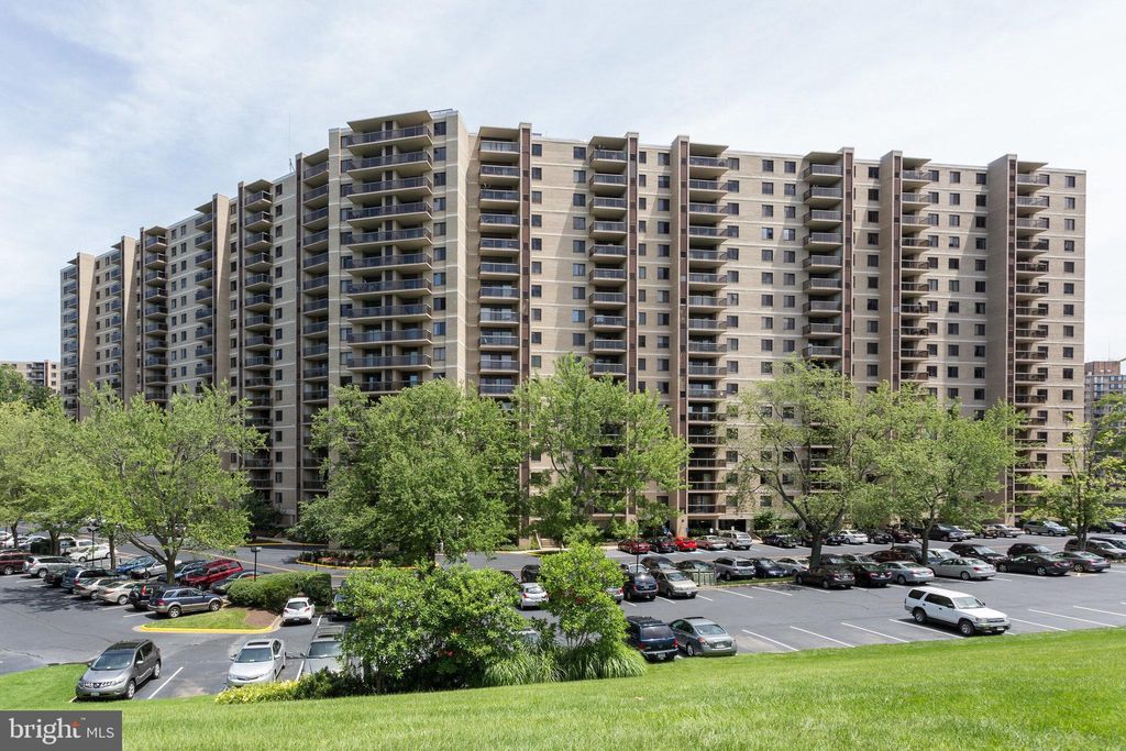 Photo of 205 Yoakum Parkway #223, ALEXANDRIA, VA 22304 (MLS # VAAX2050648)