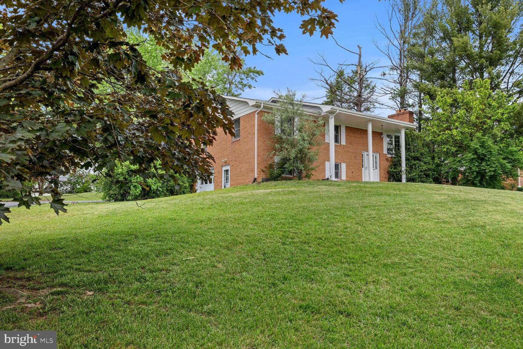 320 DAWN AVENUE