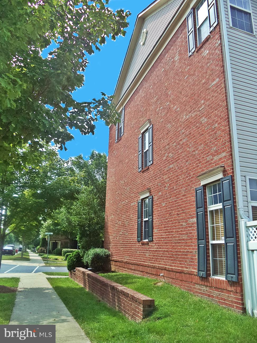 LAKELANDS - Residential