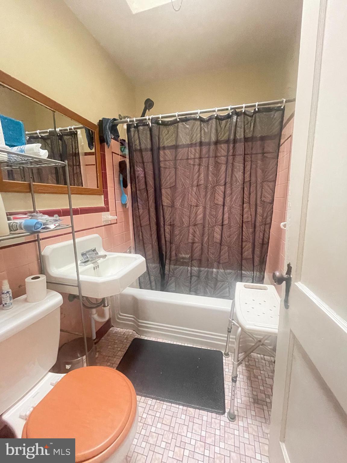 OXFORD CIRCLE - Residential