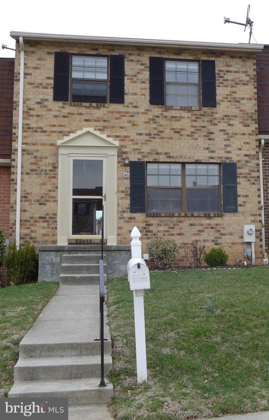 3 bedroom & 3.5  bathroom townhouse has been well maintained.  Hardwood floor in living room and dining area with eat-in kitchen. Walk out finished basement has a large family room and bathroom.  Glass door leads to deck from kitchen. Enjoy fenced back yard without worry mowing the lawn.