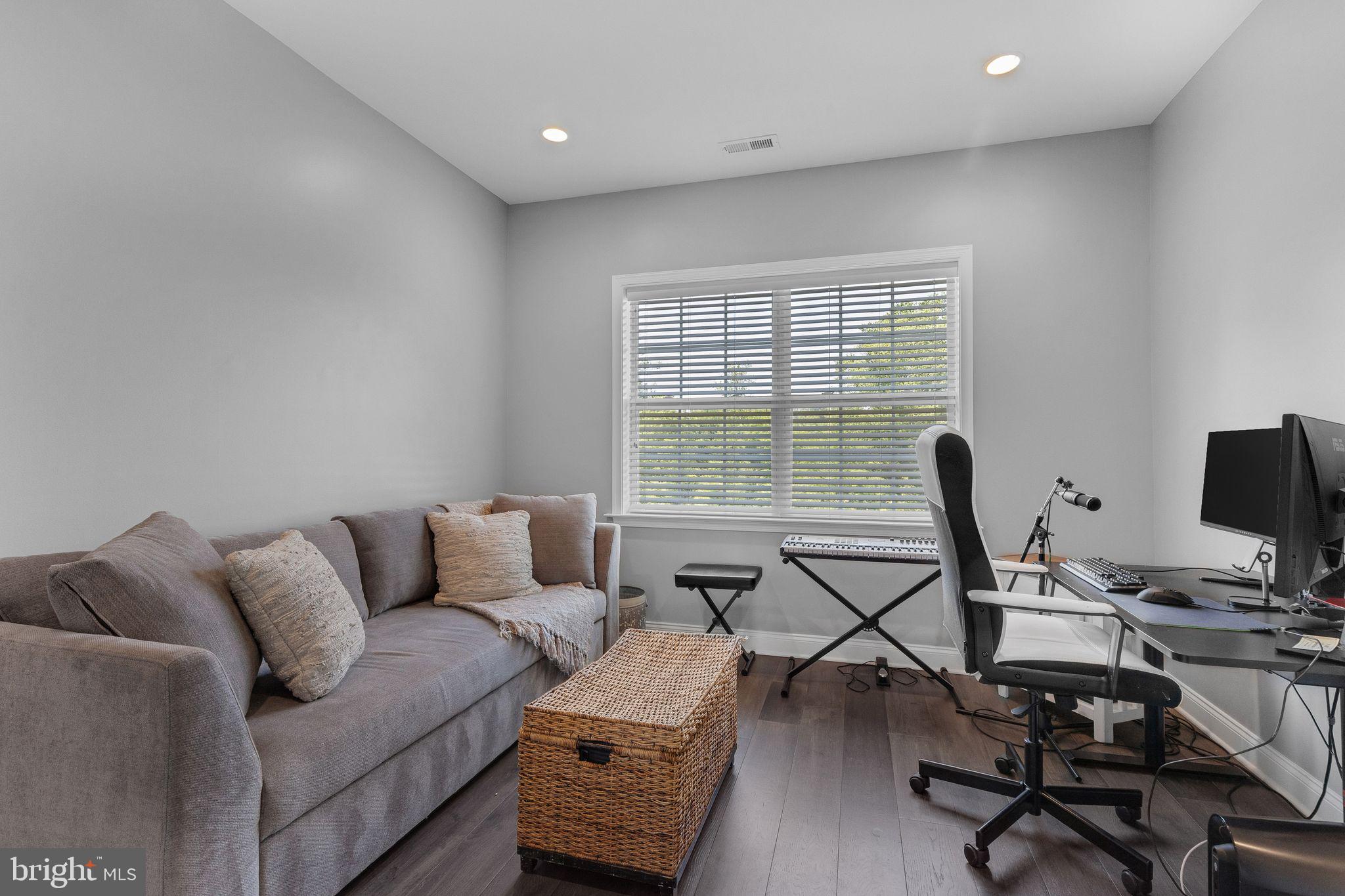 NEW BRITAIN WOODS - Residential