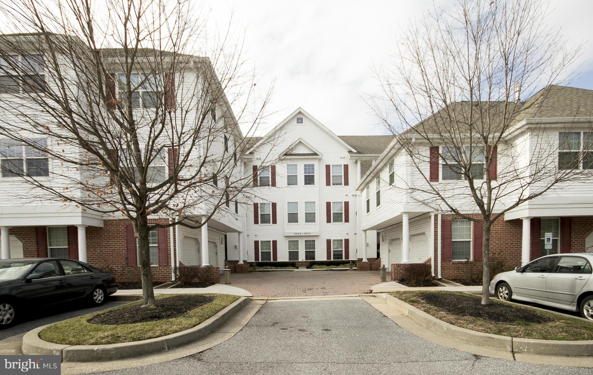 Wonderful penthouse level garage condo on quiet New Town court. Enjoy all new carpet and paint in this lovely & spacious condo. The living/dining area is totally open w/ vaulted ceilings & a cozy gas fireplace. The master suite has lots of closet space & attached deluxe bath w/ separate shower & soaking tub. BONUS ROOM is perfect for an office. Step out onto the balcony w/ gorgeous wooded views!
