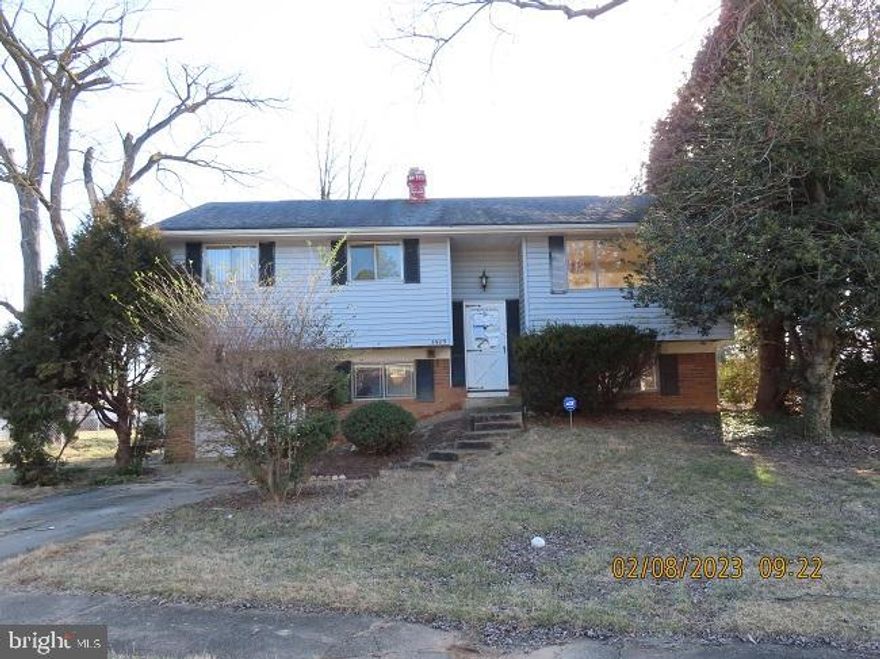 HIGHEST AND BEST IS DUE NO LATER THAN TUESDAY, FEBRUARY 14, 2023....1 PM!!!! 

BUYER BEWARE:  PROPERTY HAS PLUMBING ISSUES.  SELLER WILL NOT REPAIR...Purchaser to verify real estate taxes, HOA, ground rent - seller will not redeem ground rent.  ALL offers must have recent proof of funds/lender letter (within past 30 days).  Purchaser can use whatever title company they desire, but EMD to be held by Seller's title (Crown Title).   Follow Directions in Bright Documents for all offers.  Bank Addendum come after Contract Acceptance.  Property must be in MLS for at least 3 days before seller will consider any offers.