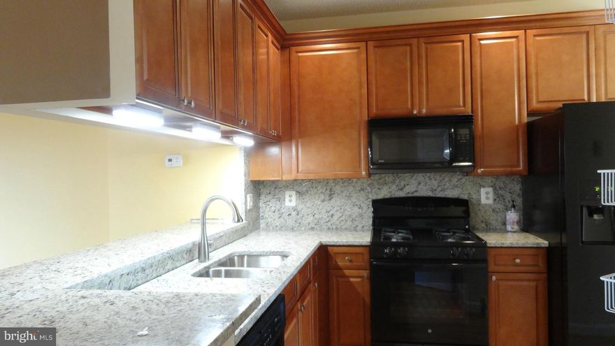 BEAUTIFUL TWO MASTER BEDROOM THREE FULL BATH TOWN HOME IN PENDERBROOK GOLF COURSE COMMUNITY, THREE FULL FINISHED LVL, GREAT LOCATION& SCHOOL, FAIR OAKS MALL,PRICE CLUB, FAIRFAX TOWN CENTER, RESTAURANT, RT 50, I-66, FAIRFAX PKWY,GOLF, POOL,FITNESS, TENNIS, TOT LOTS.**KITCHEN  RENOVATION HAS COMPLETED, GRANITE C-TOP, NEW APPLIANCES,  42" NEW CABINET ***Contact Jay for SHOWING **