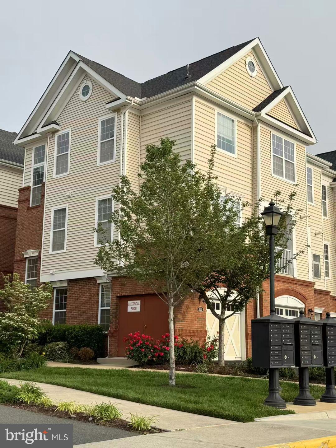 Modern Luxury Condo with Stunning Pool Views in Ashburn. Built in 2017, this beautifully maintained, three-level condo offers upscale living in a prime Ashburn location. Featuring 2 spacious bedrooms and 2.5 bathrooms, this barely lived-in home includes a private one-car garage and a breathtaking view of the community pool. Step inside to find elegant upgrades throughout including premium cabinetry, sleek granite countertops, stainless steel appliances, rich hardwood flooring and tasteful, high-end finishes.
Enjoy the convenience of being just: Minutes from the Dulles Greenway; 2.6 miles from the Metro station; 9 miles from Dulles International Airport. Across the street, take advantage of resort-style community amenities, including a clubhouse with a fitness center, swimming pool, scenic walking trails, and community parks. ample visitor parking is also available just outside. This is low-maintenance, luxury living in one of Northern Virginia’s most desirable areas—schedule your showing today!
