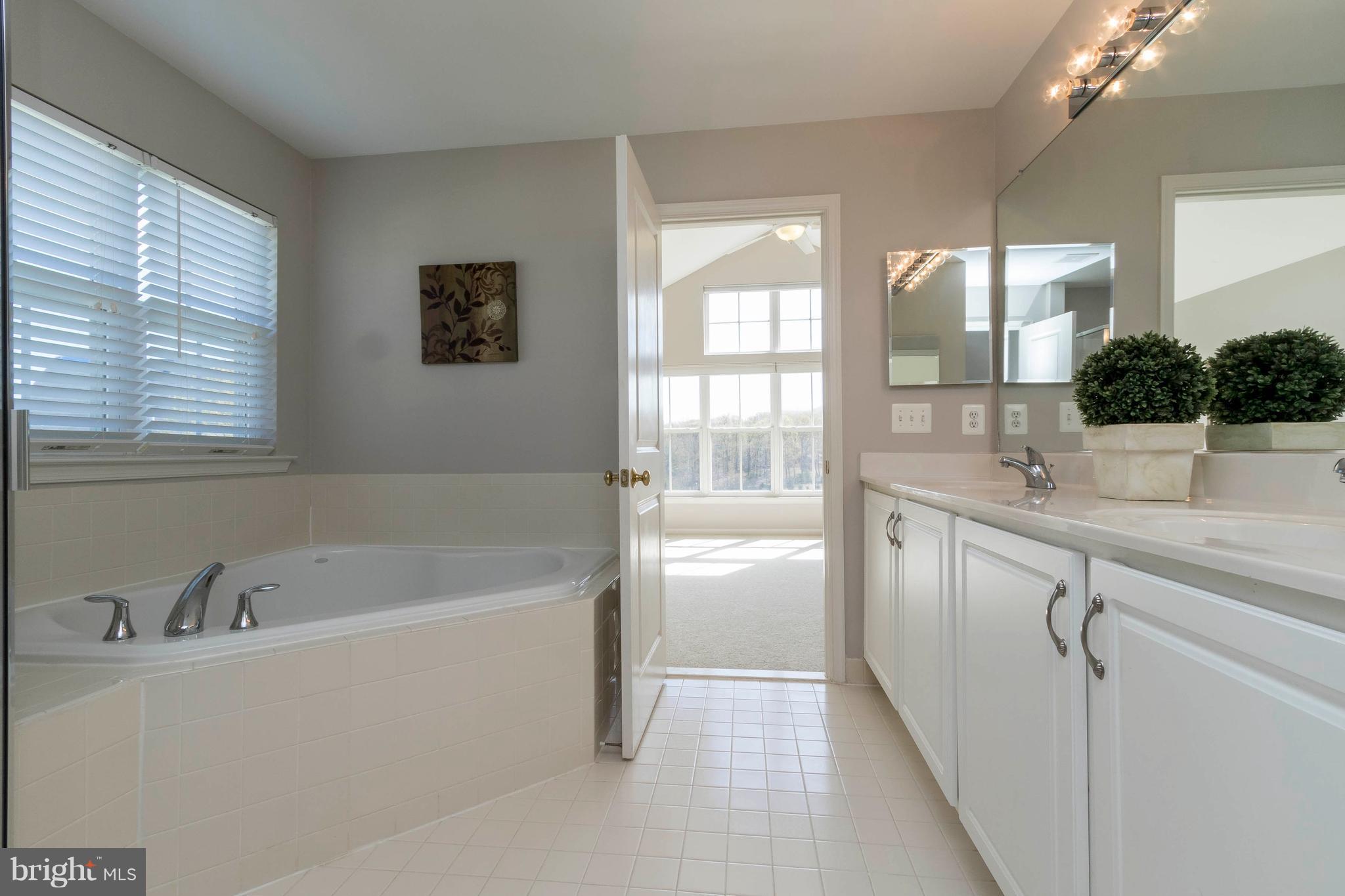 VINT HILL - Residential