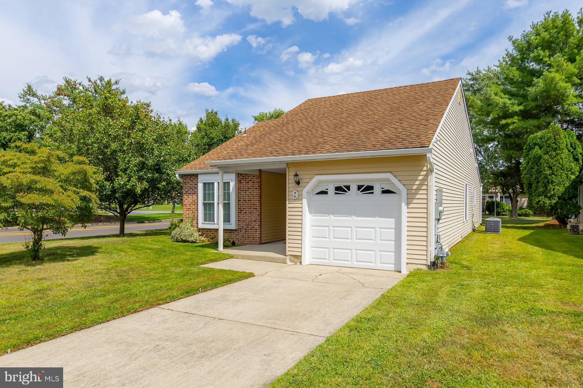 9 AVANDALE COURT