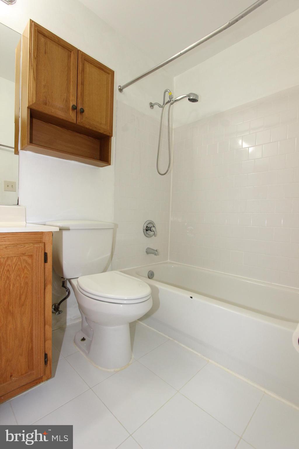 SYCAMORE MEWS - Residential Lease