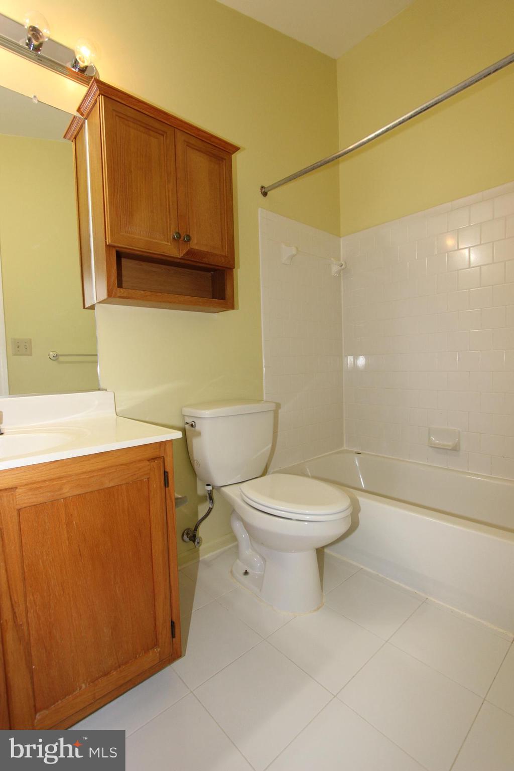 SYCAMORE MEWS - Residential Lease