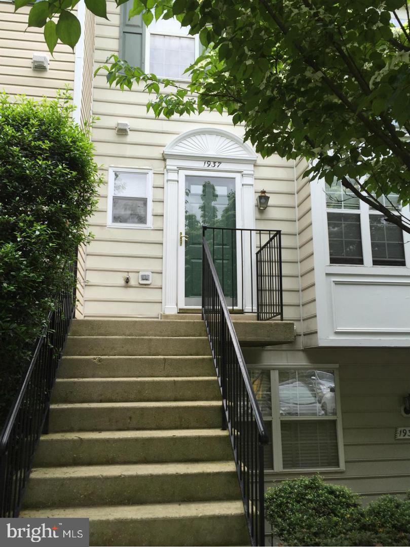 SYCAMORE MEWS - Residential Lease