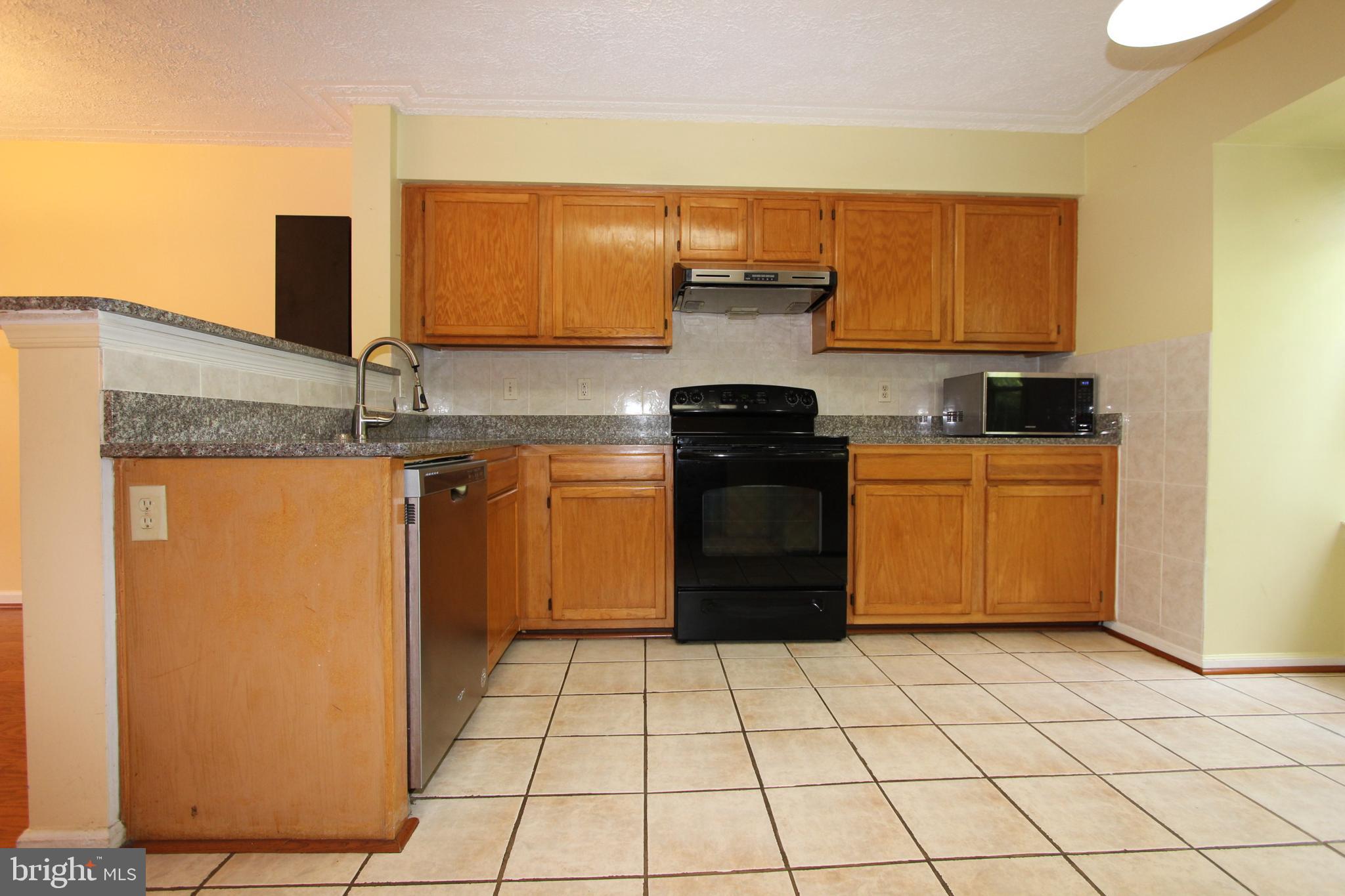 SYCAMORE MEWS - Residential Lease