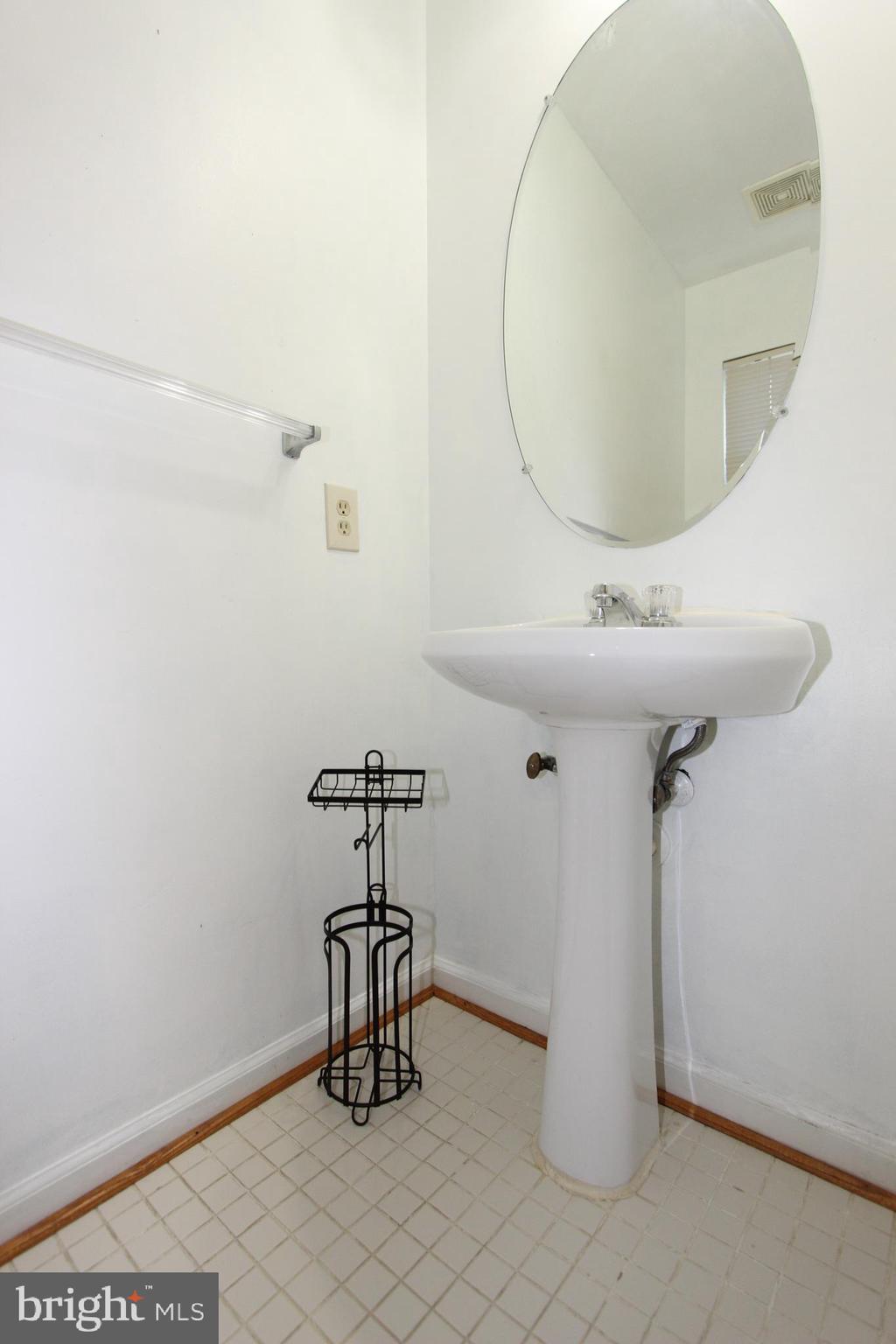 SYCAMORE MEWS - Residential Lease