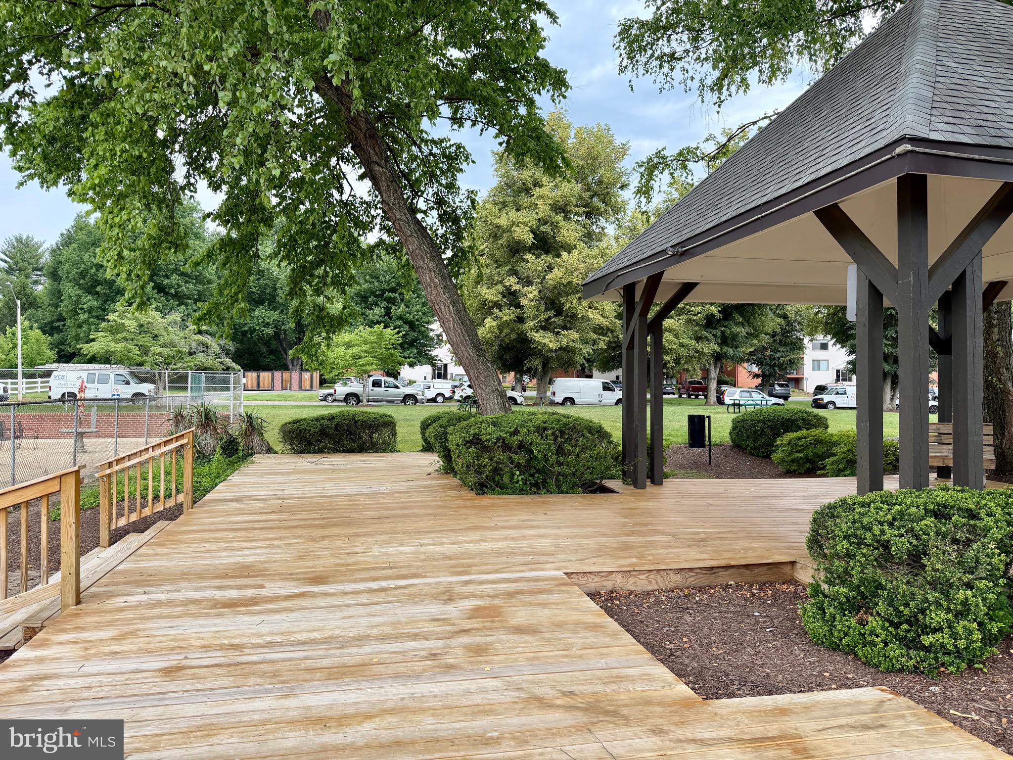 125 CLUBHOUSE DRIVE M SW 5