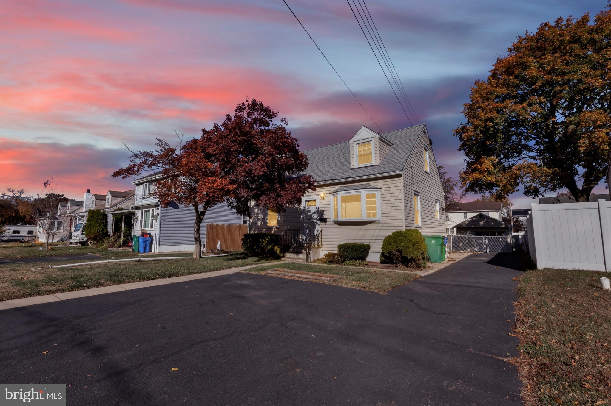 MAPLE SHADE - Residential