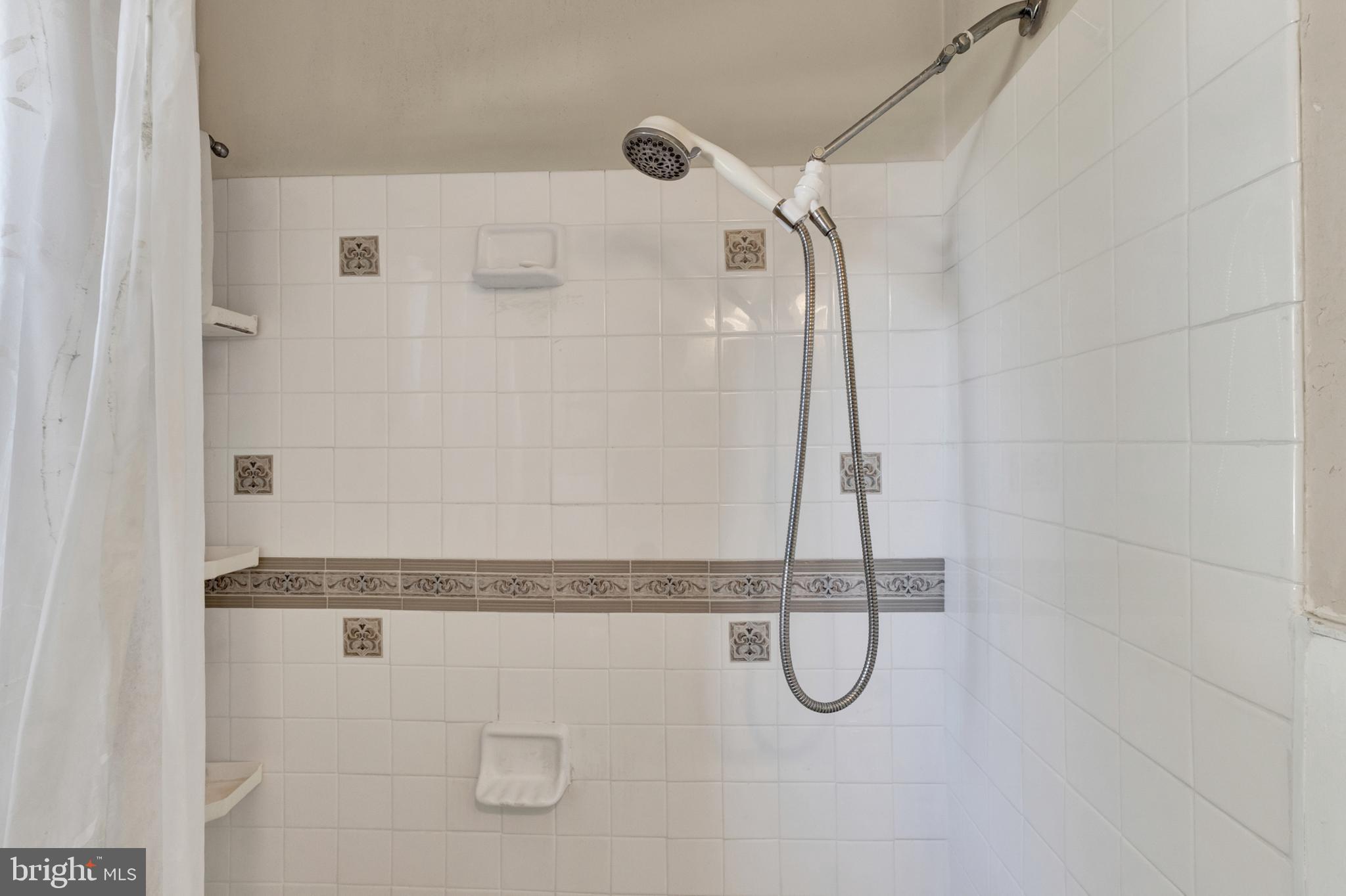 MAPLE SHADE - Residential