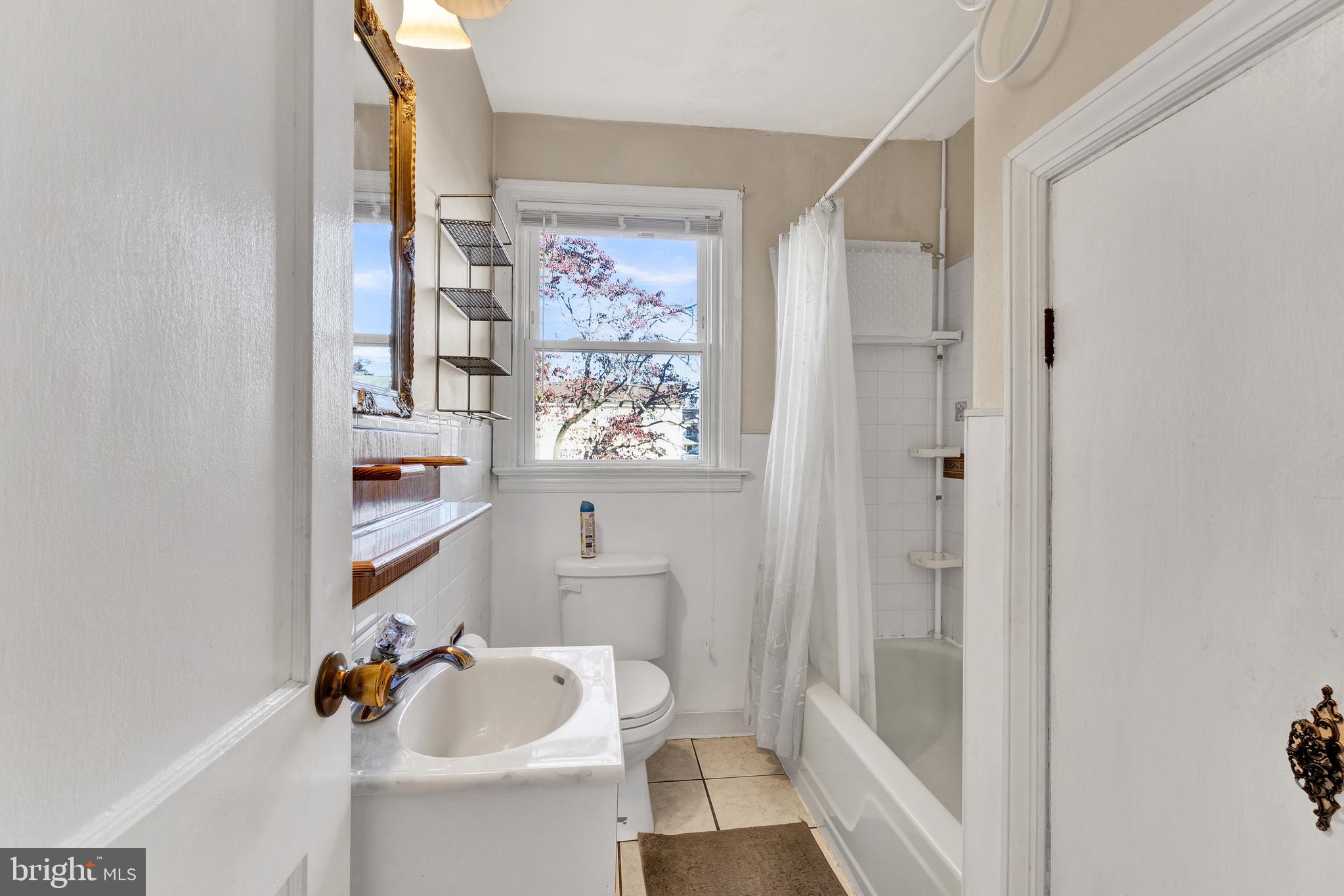 MAPLE SHADE - Residential