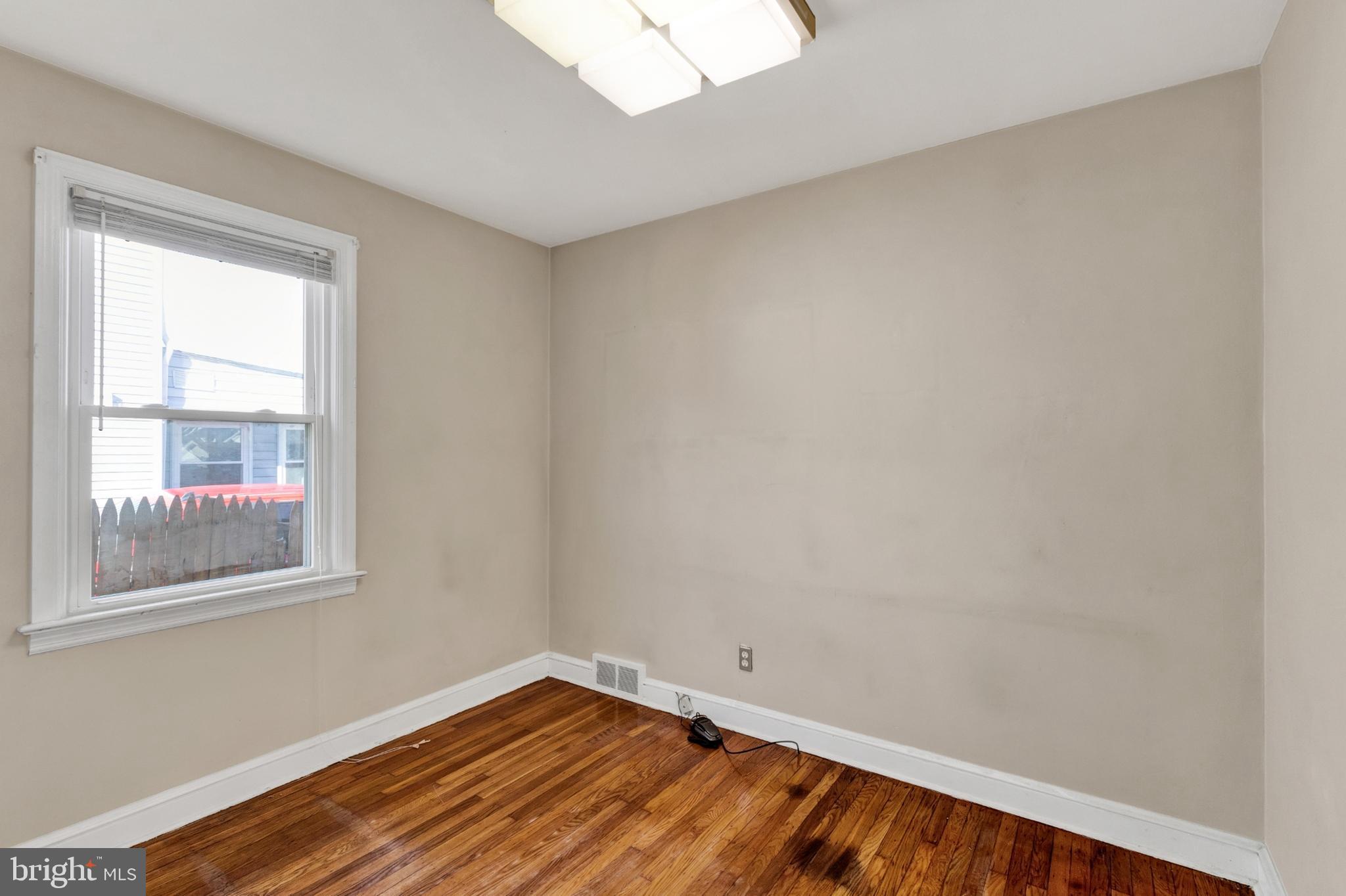 MAPLE SHADE - Residential