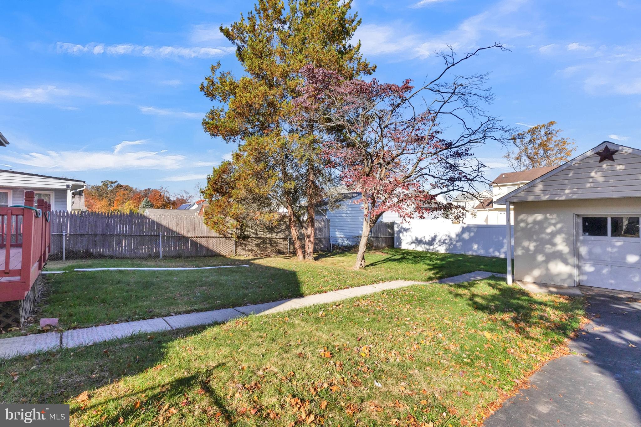 MAPLE SHADE - Residential