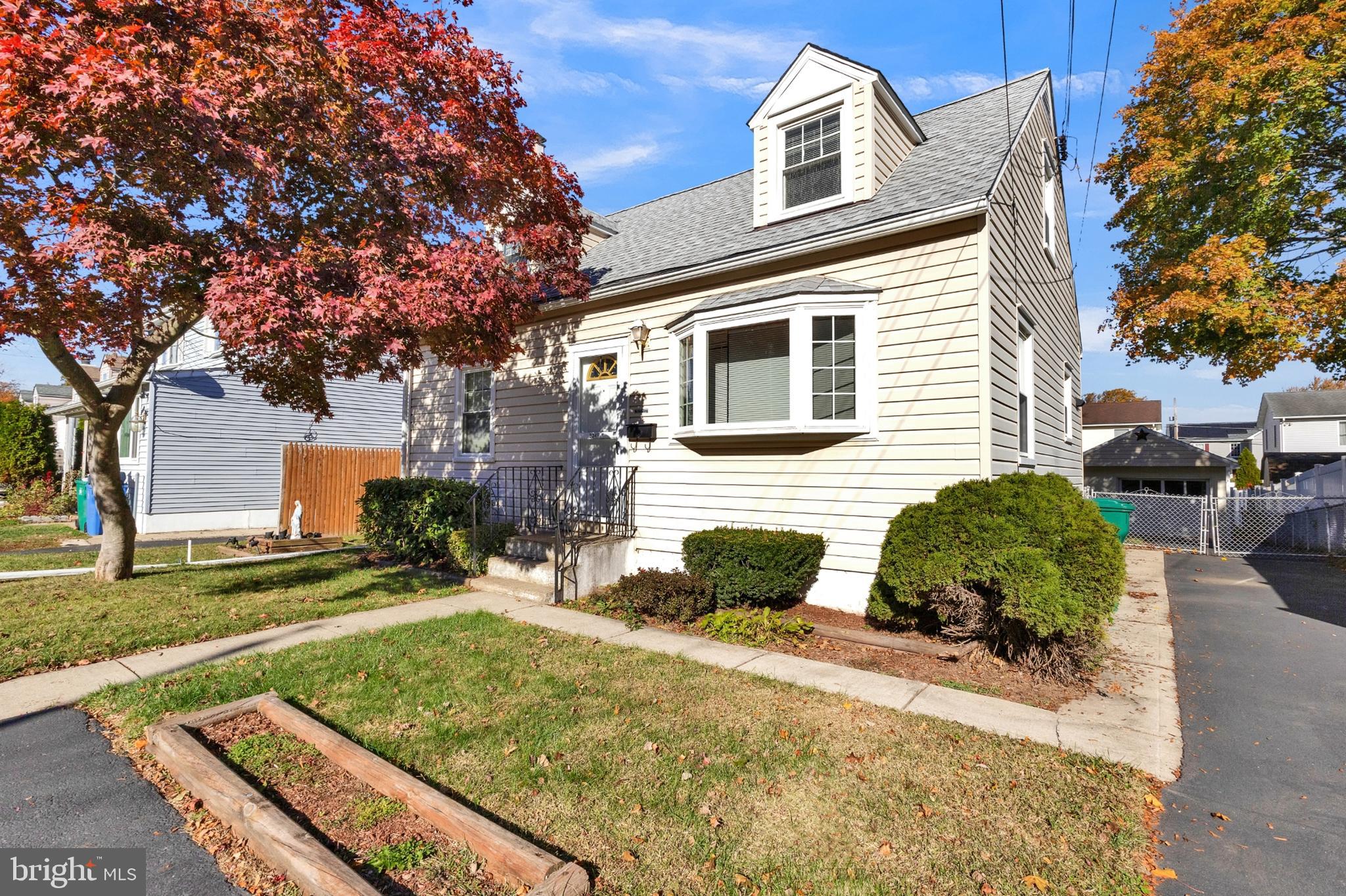 MAPLE SHADE - Residential