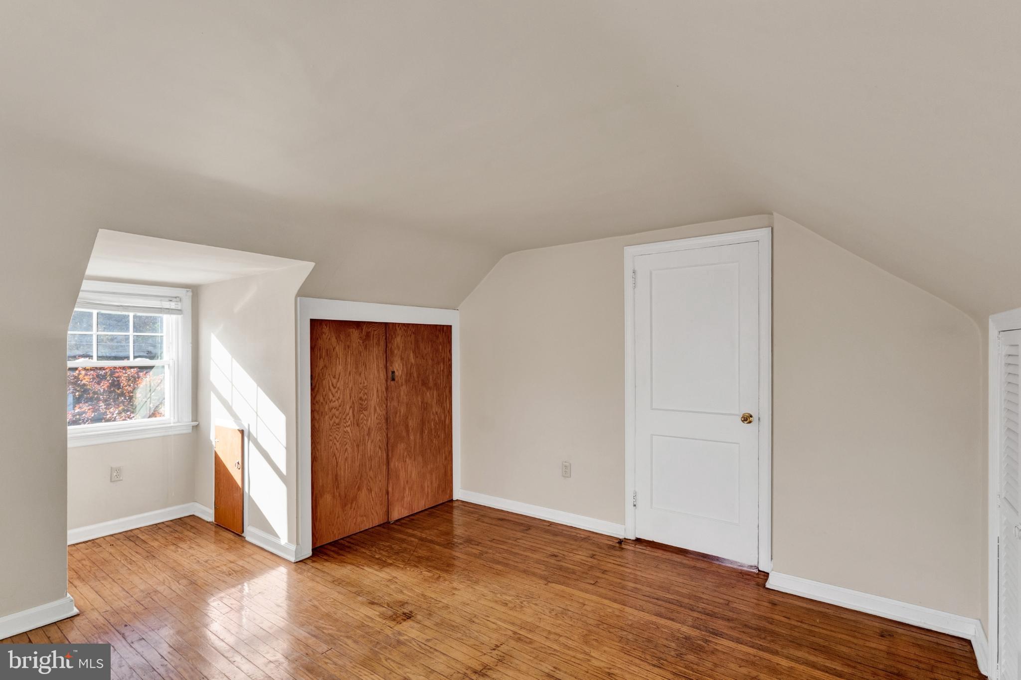 MAPLE SHADE - Residential