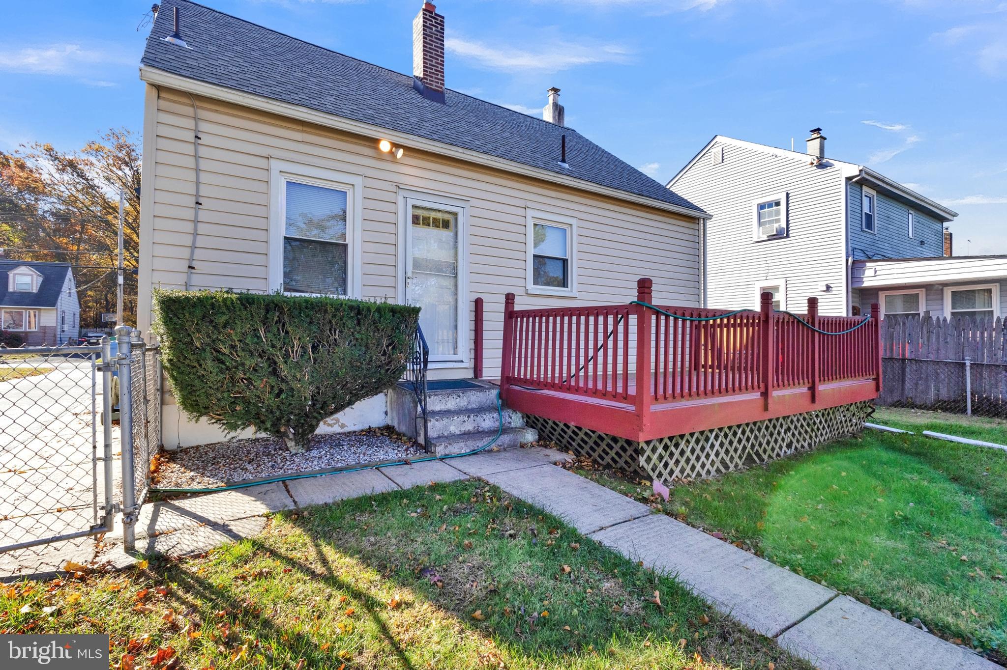 MAPLE SHADE - Residential