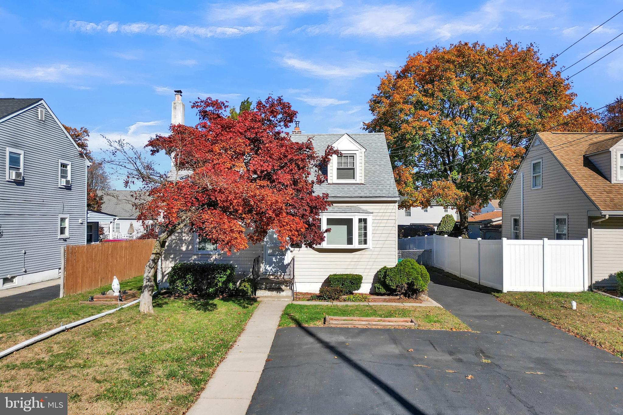 MAPLE SHADE - Residential