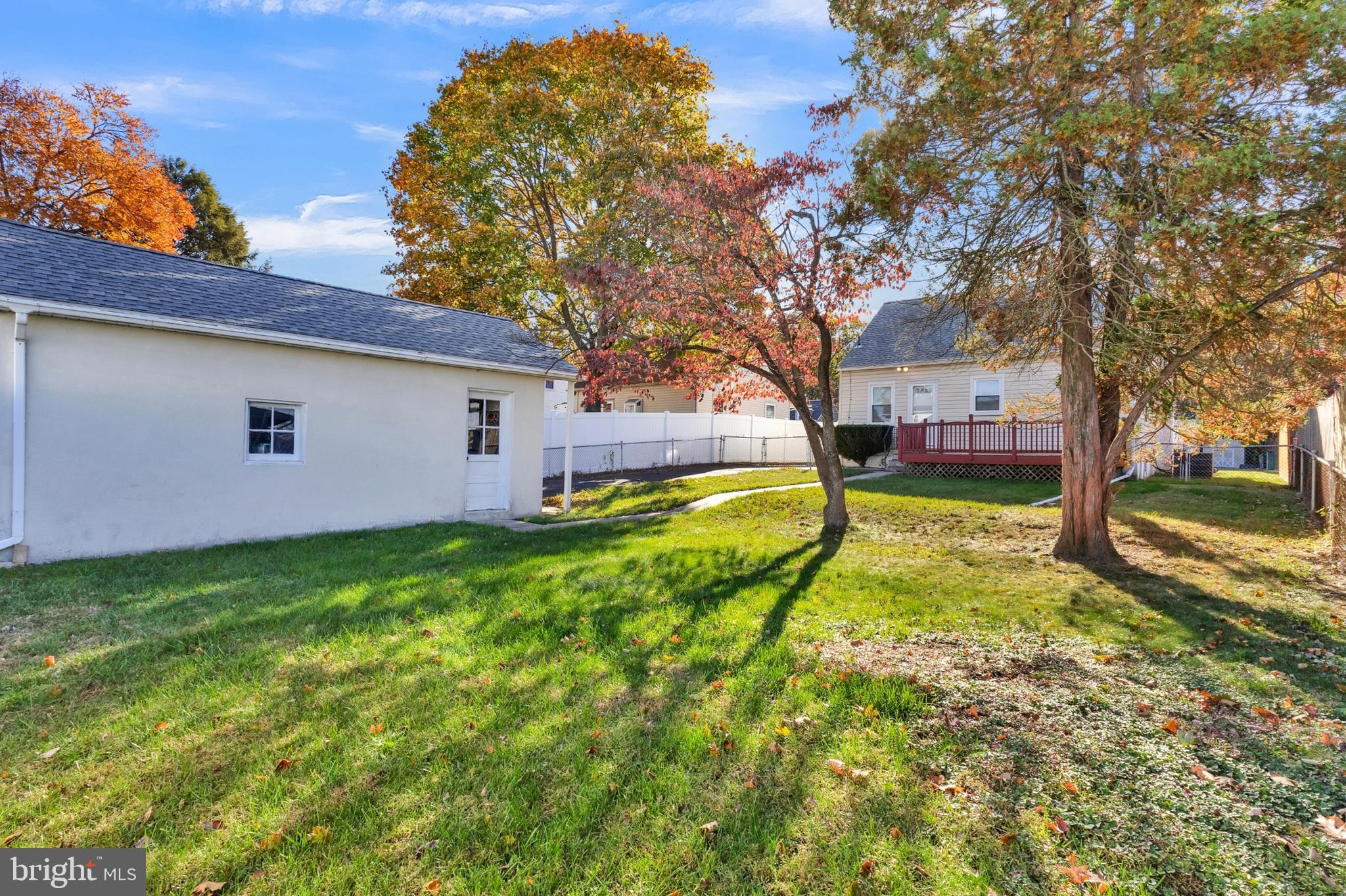 MAPLE SHADE - Residential