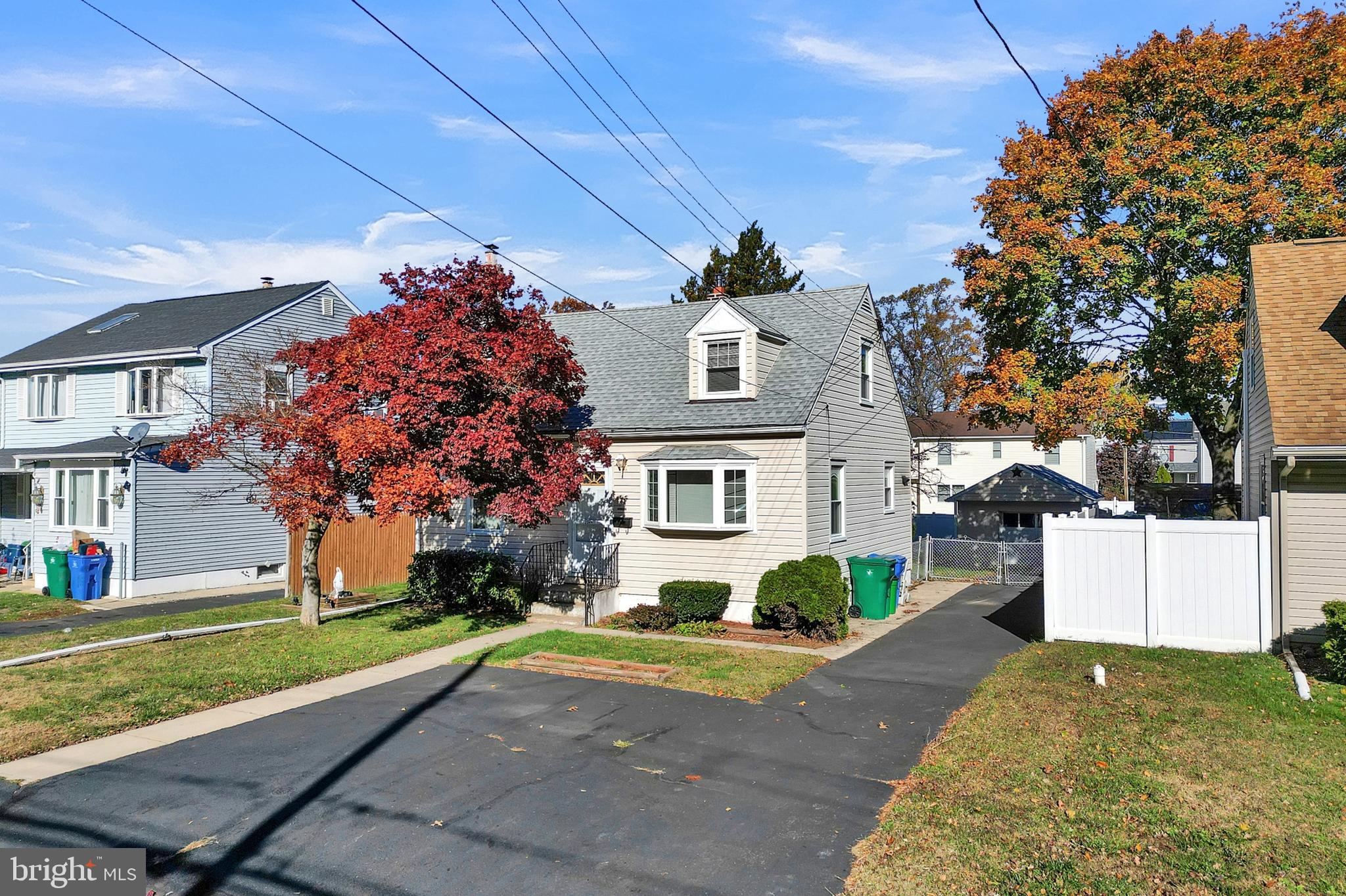 MAPLE SHADE - Residential