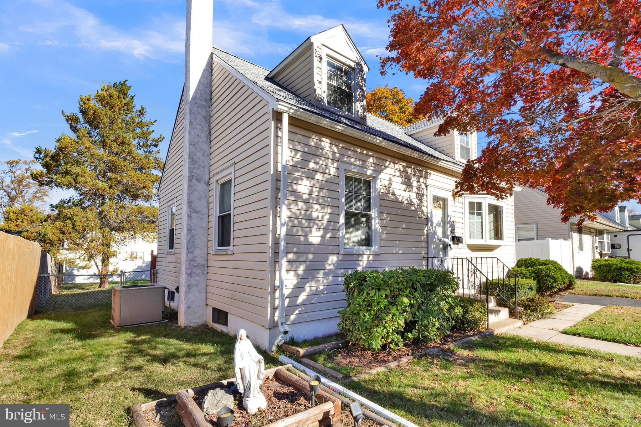 MAPLE SHADE - Residential